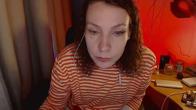 Snapshot of JohansonKatie chatting on January 17, 2025, 6:47 am JohansonKatie online show from January 17, 2025, 6:47 am