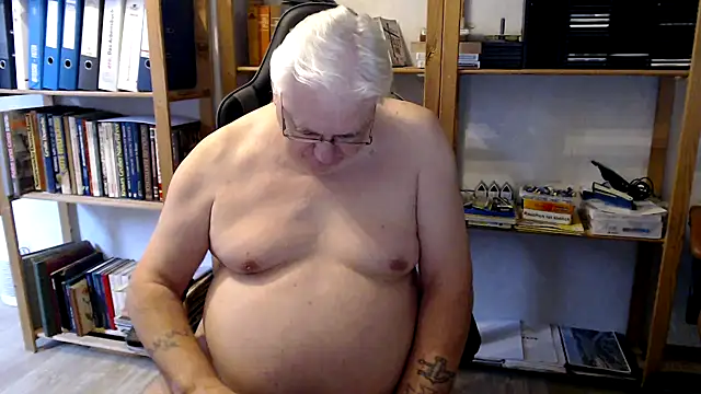 SchwanzhureXXL online show from September 9, 2025, 2:05 pm