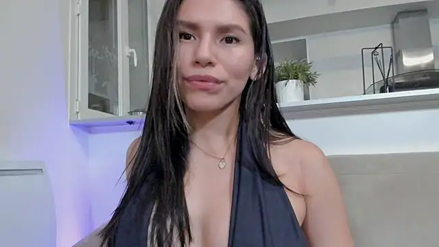 Snapshot of LalieFR chatting on January 22, 2025, 8:28 pm LalieFR online show from January 22, 2025, 8:28 pm