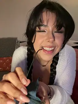 Evie-Luna online show from December 13, 2024, 1:04 am