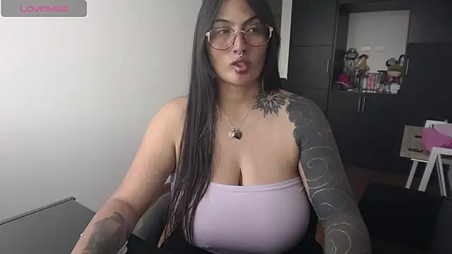 Snapshot of michell_fun23 chatting on October 24, 2025, 7:32 pm michell fun23 online show from October 24, 2025, 7:32 pm