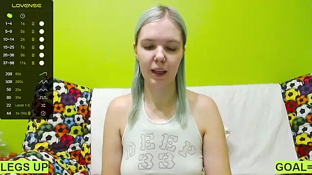 Snapshot of Ultra_Meow chatting on February 10, 2025, 6:56 pm Ultra Meow online show from February 10, 2025, 6:56 pm