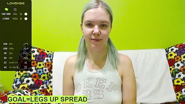 Snapshot of Ultra_Meow chatting on February 11, 2025, 12:17 am Ultra Meow online show from February 11, 2025, 12:17 am