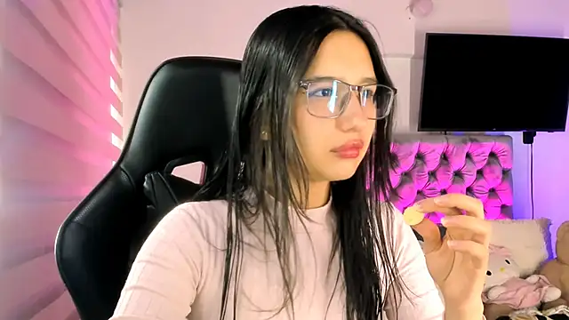 Snapshot of Luniverse chatting on November 10, 2025, 6:40 pm Luniverse online show from November 10, 2025, 6:40 pm