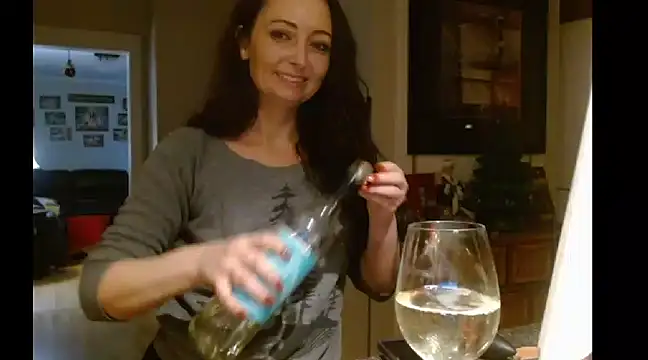 Snapshot of MissMara2021 chatting on December 7, 2024, 1:47 am MissMara2021 online show from December 7, 2024, 1:47 am