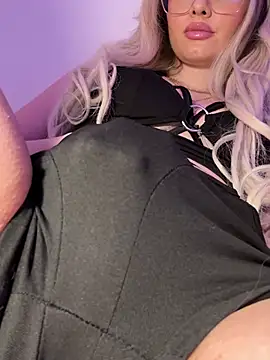 Snapshot of mollyxxx chatting on February 5, 2025, 3:45 am mollyxxx online show from February 5, 2025, 3:45 am