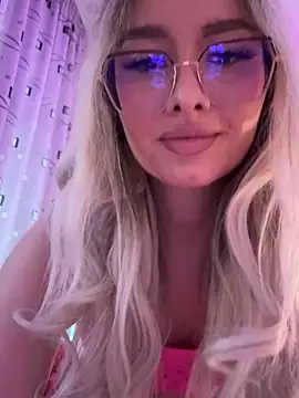 Snapshot of mollyxxx chatting on March 13, 2025, 4:38 am mollyxxx online show from March 13, 2025, 4:38 am