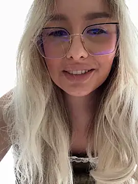 Snapshot of mollyxxx chatting on March 13, 2025, 7:42 am mollyxxx online show from March 13, 2025, 7:42 am