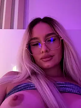 Snapshot of mollyxxx chatting on October 9, 2025, 2:31 am mollyxxx online show from October 9, 2025, 2:31 am