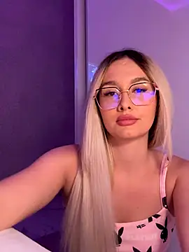 Snapshot of mollyxxx chatting on October 13, 2025, 3:17 am mollyxxx online show from October 13, 2025, 3:17 am
