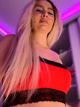 Snapshot of mollyxxx chatting on November 22, 2025, 5:50 am mollyxxx online show from November 22, 2025, 5:50 am