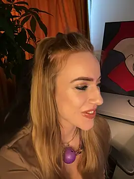 RockQueen A online show from March 9, 2025, 8:29 am