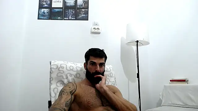 Verycutex online show from October 28, 2025, 6:43 pm