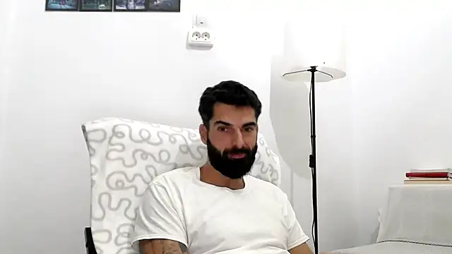 Verycutex online show from November 8, 2025, 11:14 pm