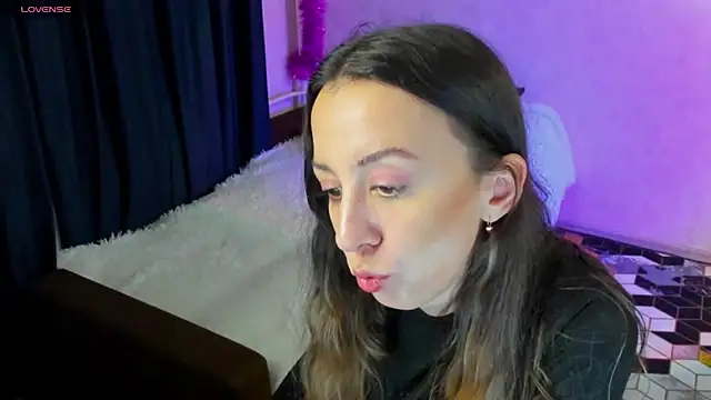 CurlySteph online show from December 19, 2024, 7:29 pm