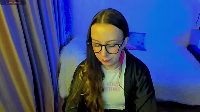 CurlySteph online show from December 1, 2025, 7:30 pm