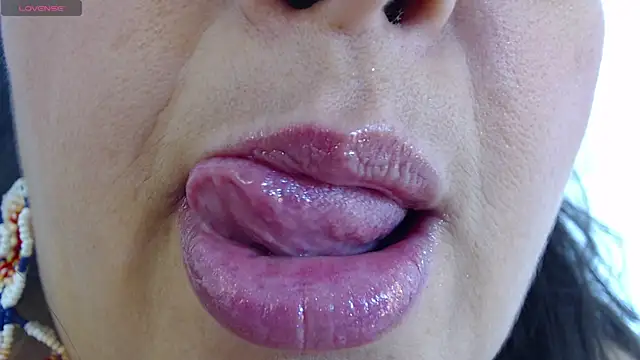 Kerly Doll online show from February 5, 2025, 10:01 pm