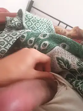 Ummfuss1 online show from December 17, 2024, 2:44 pm