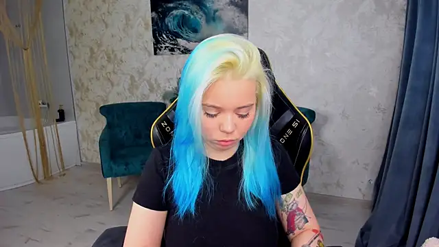 EnergyBunny 1 online show from December 3, 2025, 7:23 pm