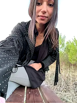 Snapshot of _MiaQueen_ chatting on November 12, 2025, 3:12 pm MiaQueen online show from November 12, 2025, 3:12 pm