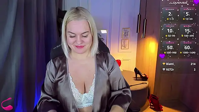 Snapshot of YolandaKiss chatting on February 19, 2025, 11:14 pm YolandaKiss online show from February 19, 2025, 11:14 pm