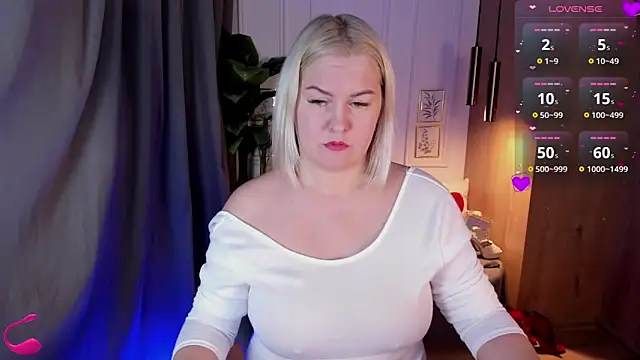 Snapshot of YolandaKiss chatting on February 22, 2025, 8:31 pm YolandaKiss online show from February 22, 2025, 8:31 pm