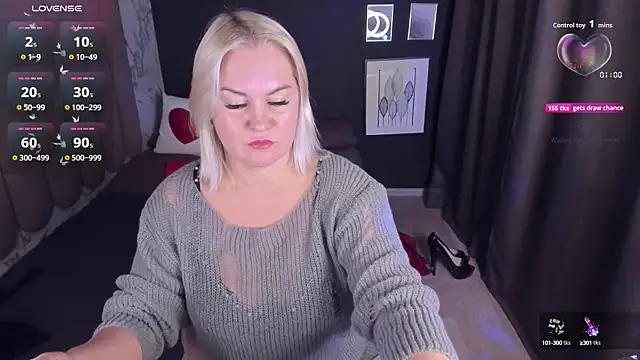 Snapshot of YolandaKiss chatting on October 10, 2025, 6:29 pm YolandaKiss online show from October 10, 2025, 6:29 pm