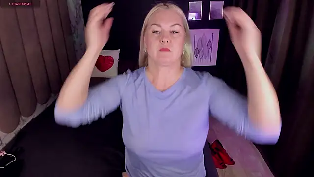 Snapshot of YolandaKiss chatting on October 13, 2025, 8:20 pm YolandaKiss online show from October 13, 2025, 8:20 pm