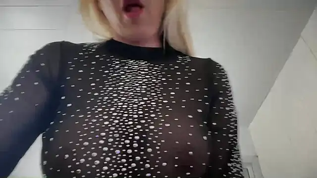 Snapshot of Reyna63 chatting on November 4, 2025, 7:02 pm Reyna63 online show from November 4, 2025, 7:02 pm