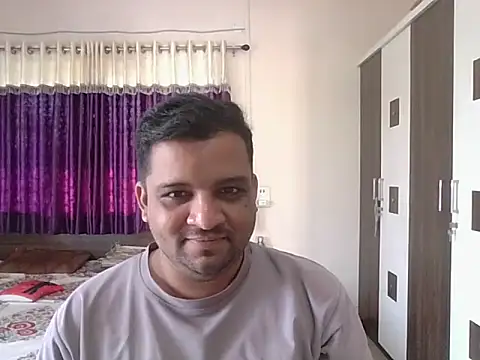 Snapshot of dhruv_love chatting on October 15, 2025, 4:23 am dhruv love online show from October 15, 2025, 4:23 am
