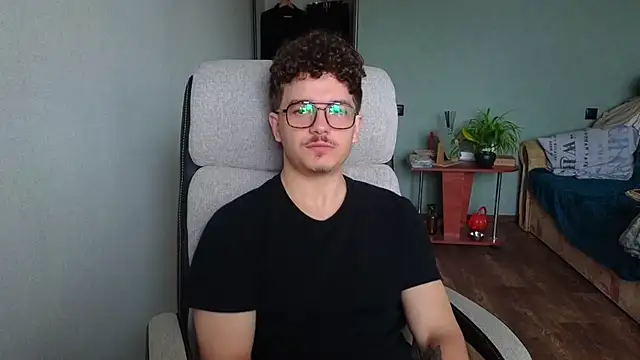 Remy Miles online show from November 12, 2025, 8:04 am