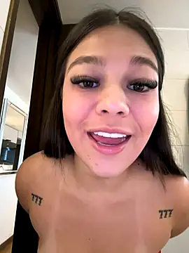 Alyshanon18 online show from November 22, 2025, 7:57 pm