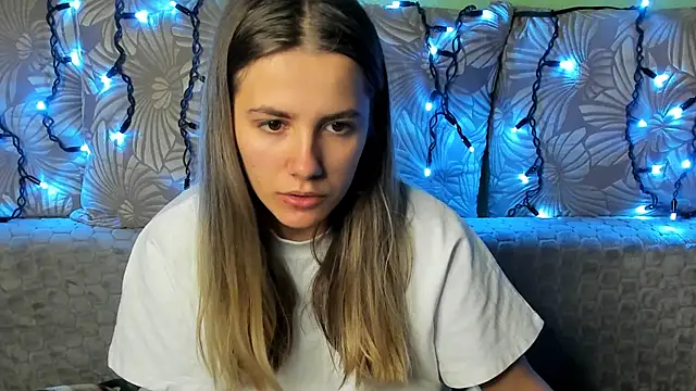 MaggieCake online show from November 13, 2025, 4:00 am