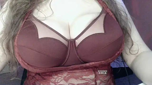 Snapshot of Mrs_Dream chatting on September 14, 2025, 12:10 am Mrs Dream online show from September 14, 2025, 12:10 am