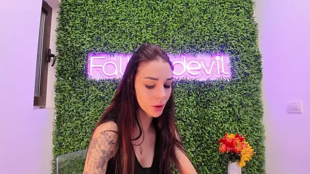 Snapshot of realhotfallingdevil chatting on November 19, 2025, 4:01 am realhotfallingdevil online show from November 19, 2025, 4:01 am