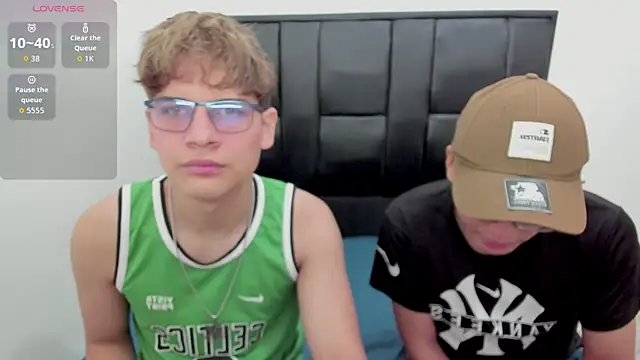 javieryalejandro online show from October 21, 2025, 1:01 pm