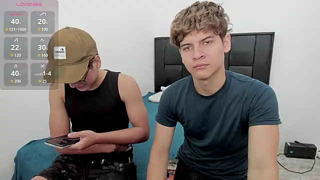 javieryalejandro online show from November 9, 2025, 2:37 pm