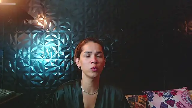 PINK  LOLA1 online show from December 4, 2025, 1:15 am