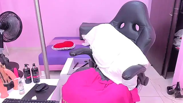 Snapshot of MATURE_WHOR33 chatting on February 9, 2025, 3:01 pm MATURE WHOR33 online show from February 9, 2025, 3:01 pm