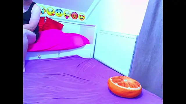 evehotty online show from November 18, 2025, 8:02 pm