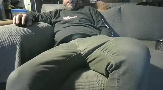 Snapshot of naked_bear chatting on December 19, 2024, 7:18 pm naked bear online show from December 19, 2024, 7:18 pm