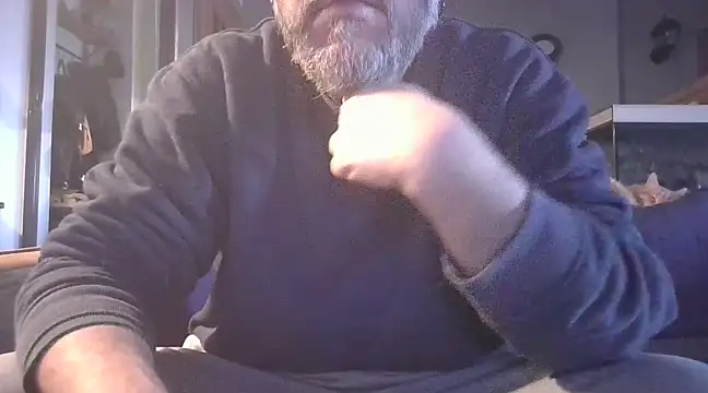 Snapshot of naked_bear chatting on January 22, 2025, 10:40 am naked bear online show from January 22, 2025, 10:40 am