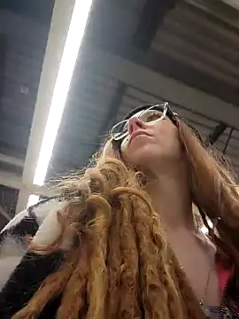 Snapshot of LucidLucy chatting on February 3, 2025, 10:43 pm LucidLucy online show from February 3, 2025, 10:43 pm