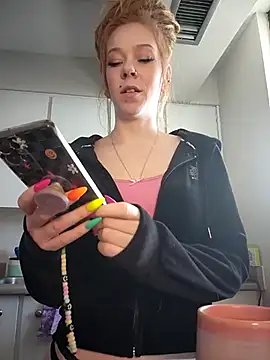 Snapshot of LucidLucy chatting on February 14, 2025, 4:52 pm LucidLucy online show from February 14, 2025, 4:52 pm