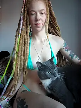 Snapshot of LucidLucy chatting on October 8, 2025, 12:25 pm LucidLucy online show from October 8, 2025, 12:25 pm