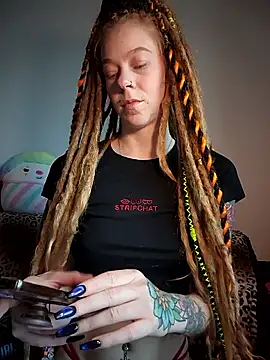 Snapshot of LucidLucy chatting on November 2, 2025, 12:51 pm LucidLucy online show from November 2, 2025, 12:51 pm