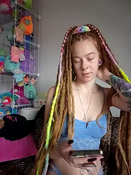 Snapshot of LucidLucy chatting on November 18, 2025, 2:32 pm LucidLucy online show from November 18, 2025, 2:32 pm