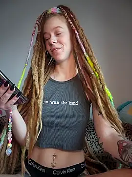 Snapshot of LucidLucy chatting on December 1, 2025, 2:00 pm LucidLucy online show from December 1, 2025, 2:00 pm