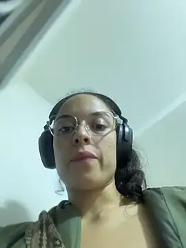 Snapshot of afroditaP_ chatting on October 29, 2025, 9:38 pm afroditaP online show from October 29, 2025, 9:38 pm