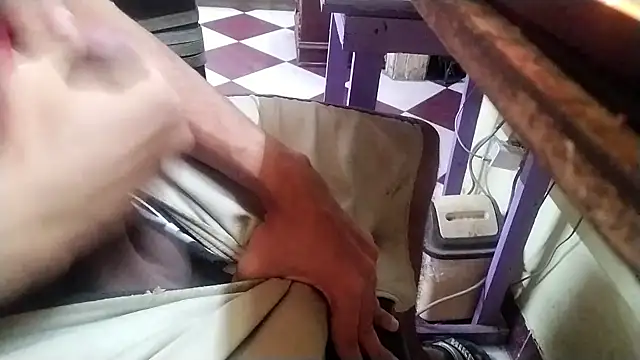 growing20yo online show from September 18, 2025, 10:23 pm